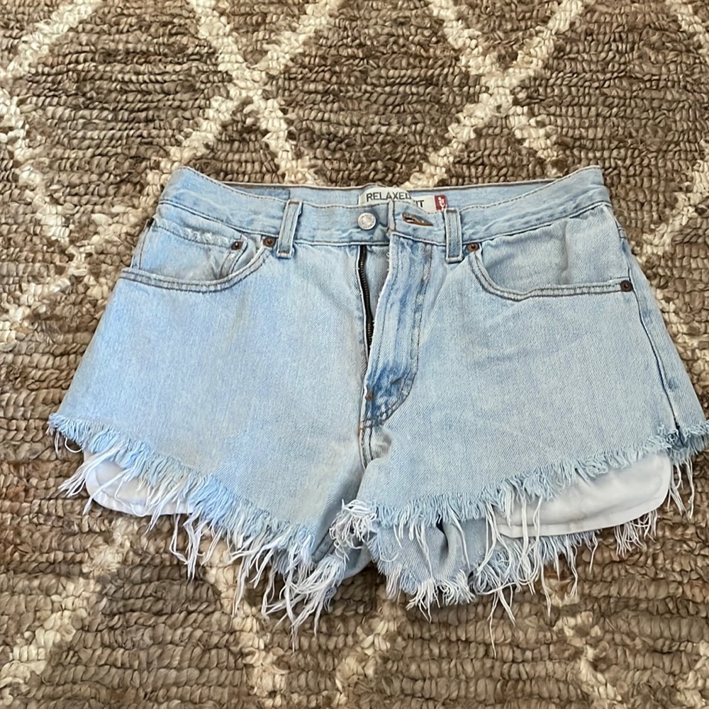 Vintage Levi jean shorts. Size 31.